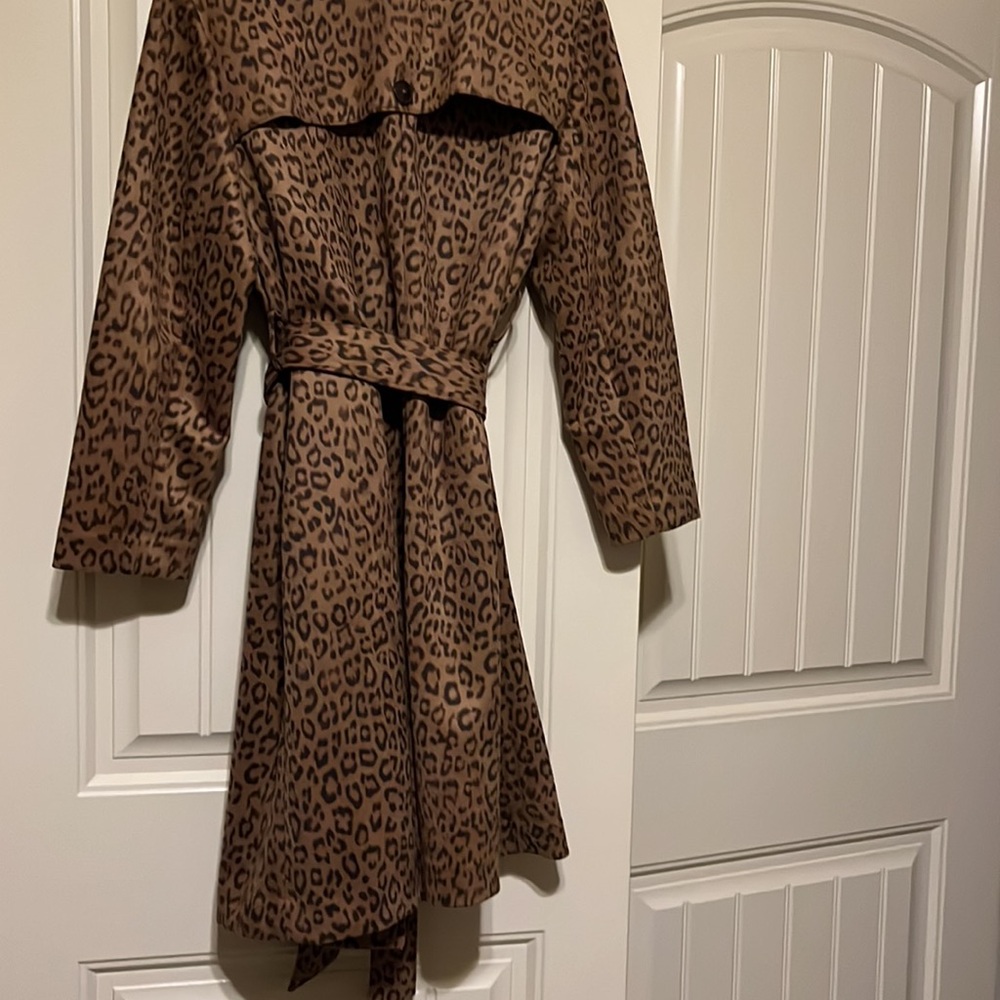 Leopard print Trench coat. Chicos. Size 2P New without tags - Picture 3 of 6